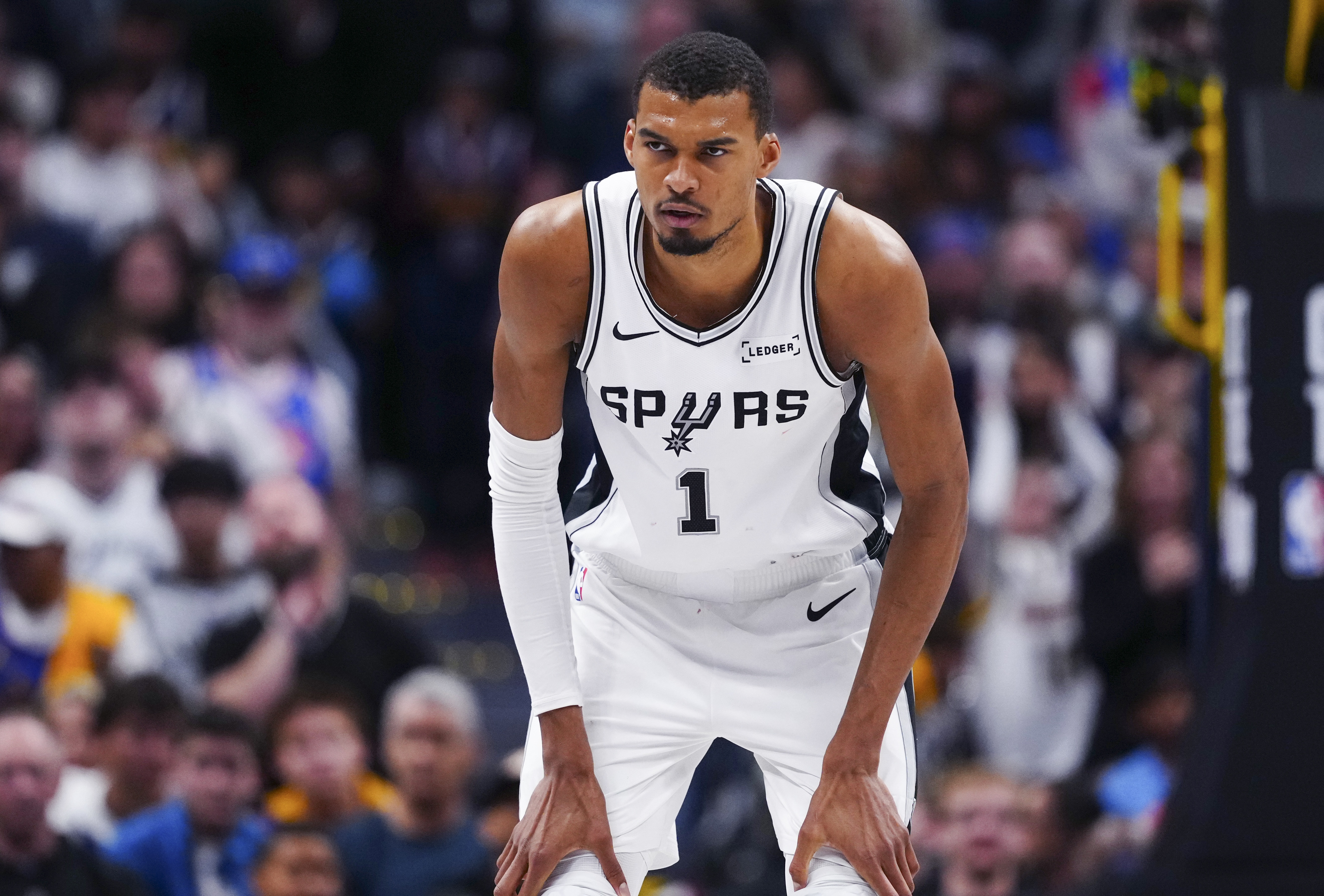 评奖资格无忧！Shams：马刺有信心文班最后三场至少出战一场！